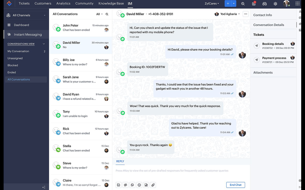 Zoho Desk instant messaging with a live customer chat